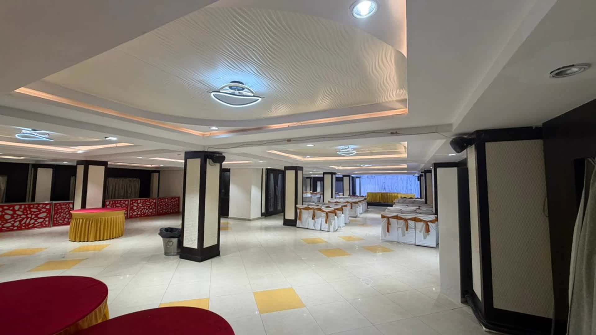Wide interior view of Saket Banquet Hall in Chandanagar